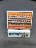 1961 Topps #228 NEW YORK YANKEES Team Card Vintage Baseball Card