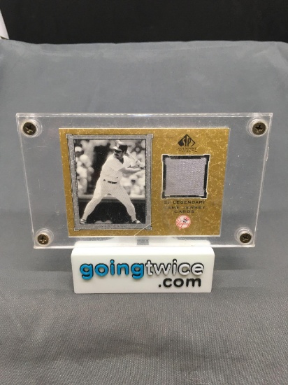 2001 SP Legendary Cuts Baseball WADE BOGGS Yankees Game-Used Jersey Card