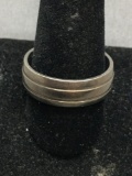Groove Detailed 8mm Wide Titanium Band