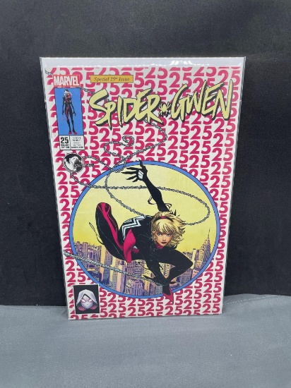 2015 Marvel Comics SPIDER GWEN #25 Special 25th Issue Modern Age Comic Book from NEW Collection