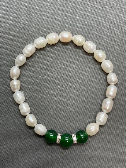 New! Beautiful White Natural Shape Freshwater Pearl w/ Green Jade Accents 7-8in Stretchable Bracelet