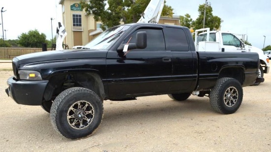 1999 Dodge 2500 Extended Cab-5 speed-4 Wheel Drive *Title