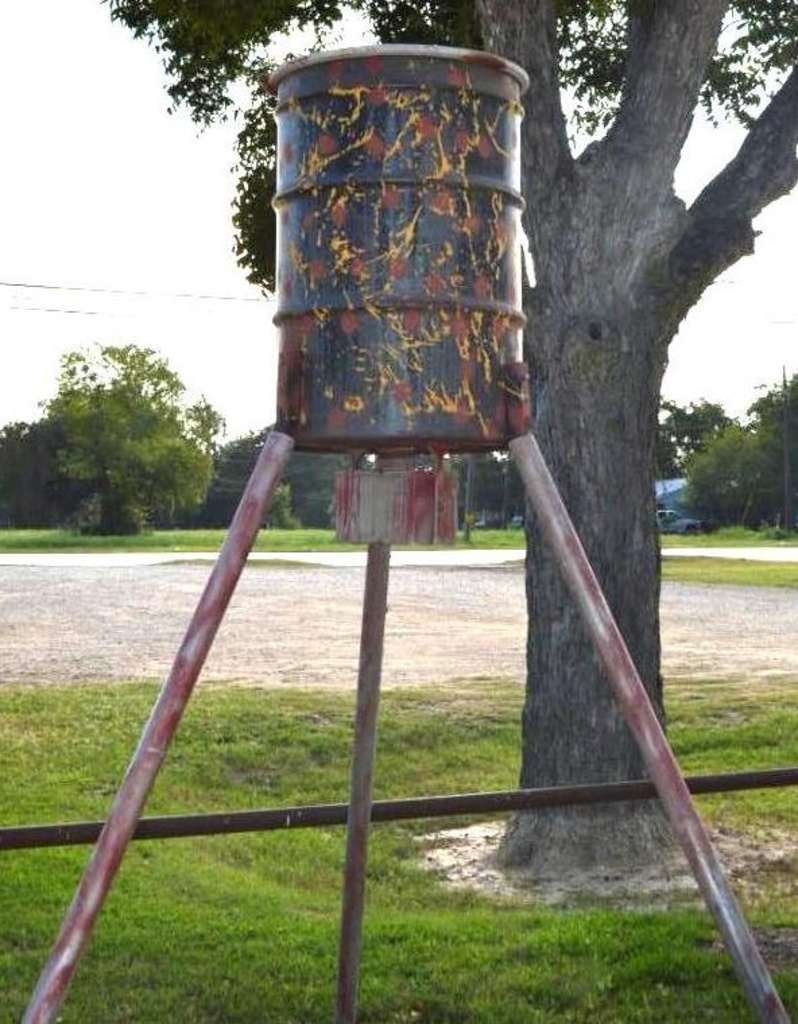 metal deer feeder