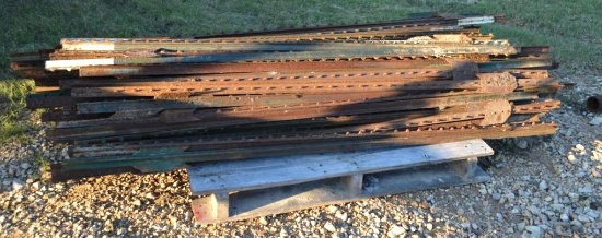 100 -- 6 foot Medium to Heavy Weight Pallet of T-Post