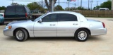 1999 Lincoln Town Car Signature Series, V8, Gas, Automatic *SALVAGED TITLE