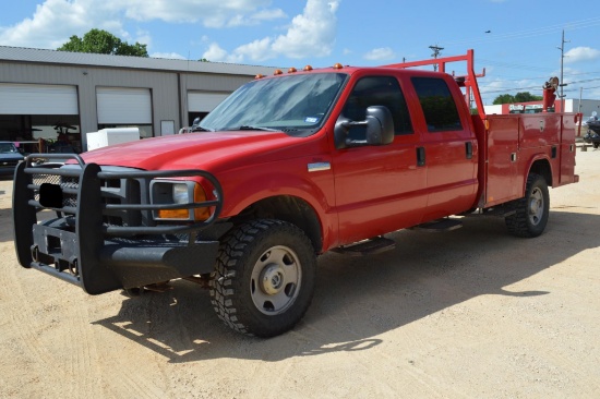 2005 Ford F-350 4WD 305 hp V10, Automatic, Gasoline