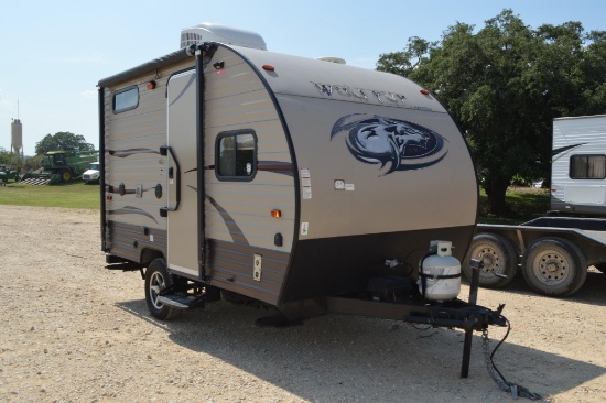 2016 Wolf Pup CJ13 14ft w/ Outdoor Kitchen. Comes w/ Operation Manuals