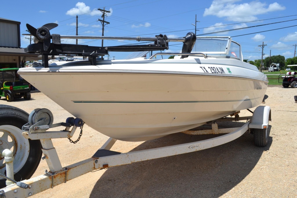 2001 18 Bayliner Capri Open Bow Ski Fishing Combo Comes W Manuals Vehicles Marine Aviation Boats Online Auctions Proxibid