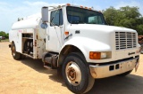 1999 International 4700 DT466E Bobtail, Diesel, 6 speed manual transmission