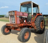 International 1086 Tractor 2WD w/Cab