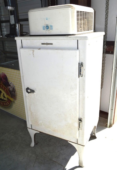 General Electric Monitor Top Refrigerator