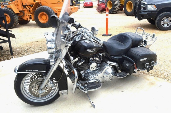 2002 Harley Davidson Road King Classic w/ Custom Chrome Package