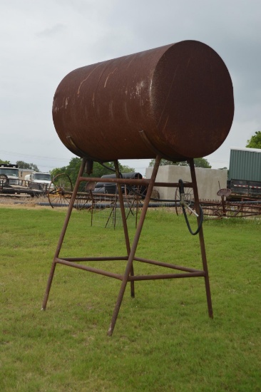 500 Gallon Fuel Tank on Stand w/Pump