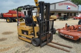 Caterpillar FC 40 Electric Forklift with Charger