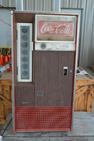 Vendo Vintage/Antique Coca-Cola Vending Drink Machine