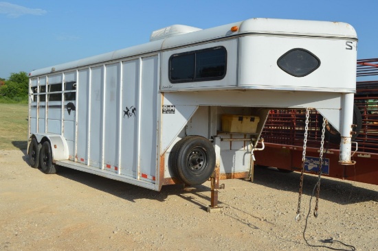 2001 S&H 3 Horse Slant Trailer with Dressing Room