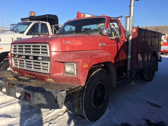 1985 Ford F-700 service truck