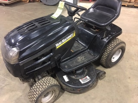 Yard Machines lawn tractor. 17hp Twin Briggs and Stratton, 42" cut