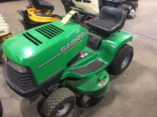 Sabre by John Deere lawn tractor, 15hp Briggs and Stratton motor. 38" cut