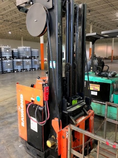 Raymond stand up electric order picker forklift
