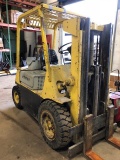 Hyster Lp triple mast shorty. 4381 hours. Item condition unknown.Â 
