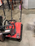 Snapper LE 17 inch snow blower, has compression