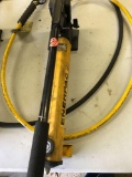 Enerpac P392, lightweight hydraulic handle pump