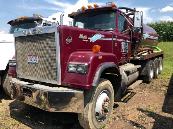 1992 Mack Super Liner RW713 Triple Axle 80 Barrel Water/Brine Hauling Tractor