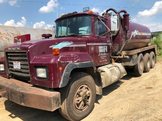 1996 Mack Model RD688S Triple Axle 85 Barrel Water/Brine Hauling Truck