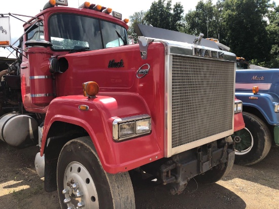 Mack RW613 Super Liner Tractor (No Engine)