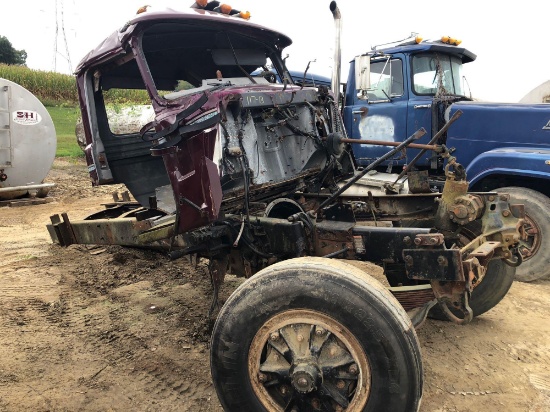 1995 Mack RD688S frame and cab for parts )rolled)