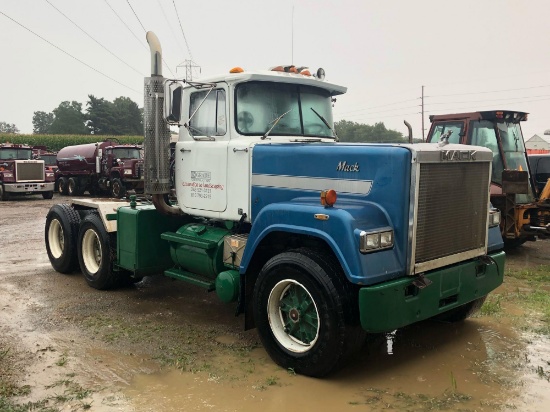 1988 Mack RW713 Tractor