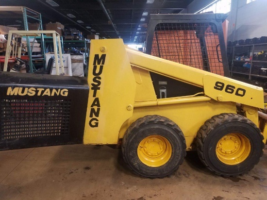 Mustang 960 diesel Skidloader w/ attachments