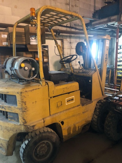 Cat V40B Forklift