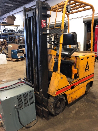 Allis Chalmers Electric Triple Mast Forklift w/charger