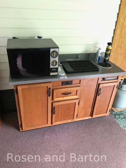 Movable Cook station, with matching microwave