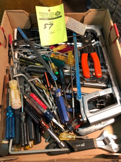 Bulk lot of misc hand tools. Screwdrivers, saws, but drivers etc