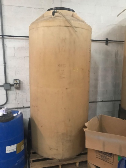 Approx 600 gallon fiberglass holding tank