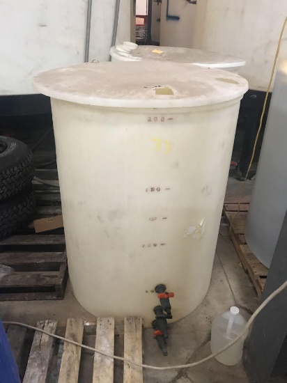 Approx 200 gallon holding/mixing tank