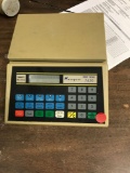 NEOPOST 7450 postal scale, appears to have an error code
