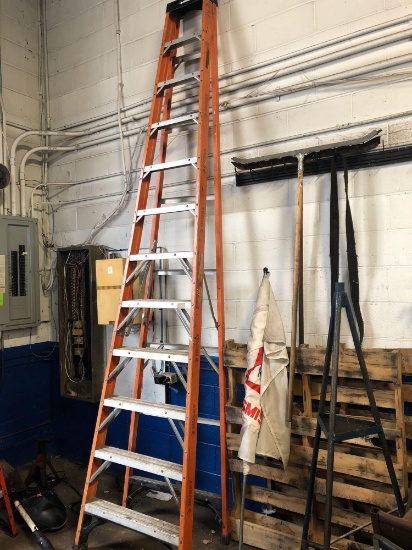 Husky 12 ft fiberglass ladder