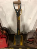 Lot of misc shovels