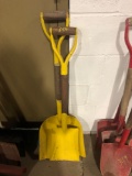 Lot of misc shovels