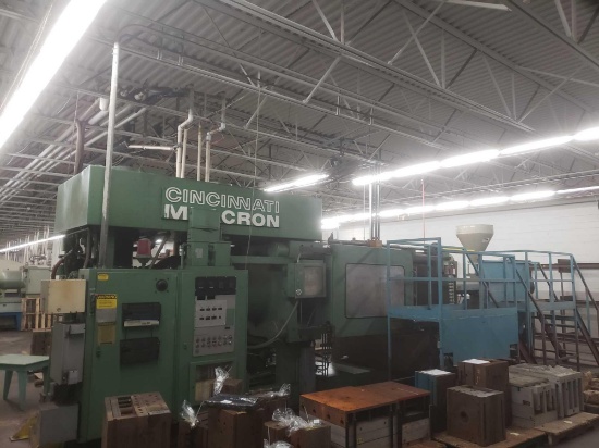 Cincinnati Milacron 700 ton 70oz Injection Molding Machine