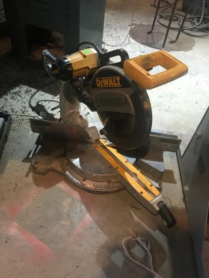 Dewalt DW708 12 inch Sliding compound Miter Saw, in working condition