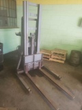 Crown Electric Fork lift