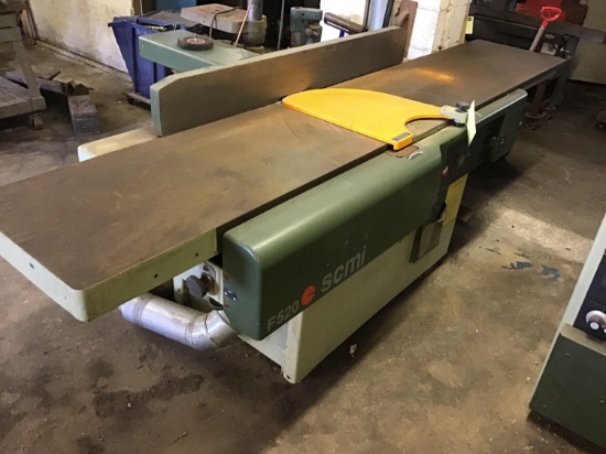 SCMI F520 20 inch jointer with blade guard, SEE VIDEO of unit in working order.