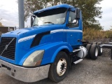 2007 Volvo VNL64T300 Day Cab Tractor