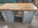 Nice solid butcher block top 4 drawer desk