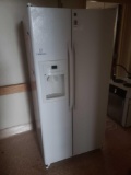 General Electric double door refrigerator with ice maker and water dispenser